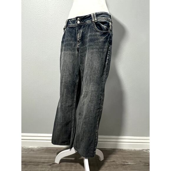 Forever 21 Low-Rise Bootcut Wash-Out Jeans - Picture 2 of 6